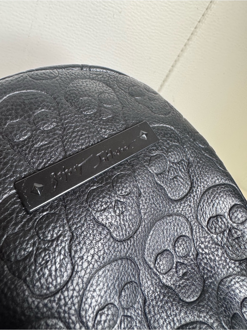 Betsey Johnson Skull Embossed Crossbody Bag with Multicolor Skull Coinpurse - Picture 4 of 5